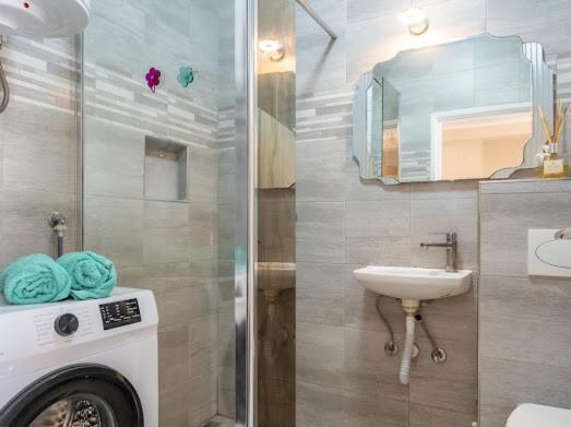 Lola 2 Apartment โรวีน ภายนอก รูปภาพ