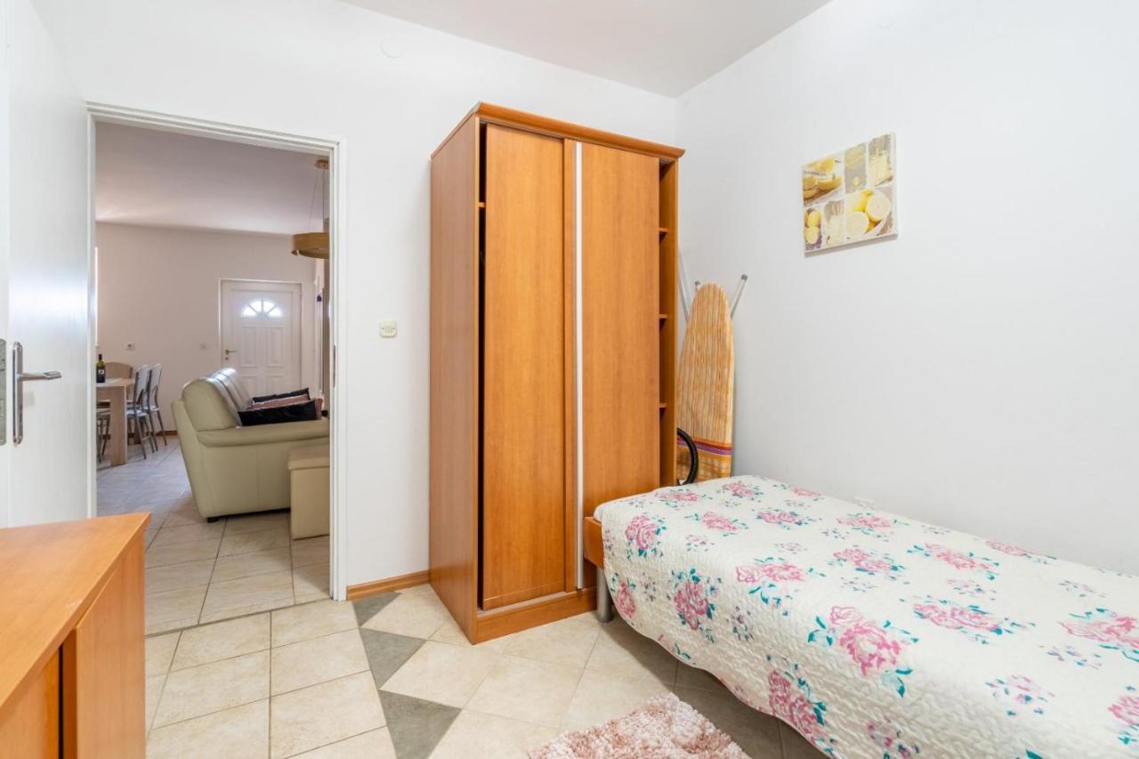 Lola 2 Apartment โรวีน ภายนอก รูปภาพ